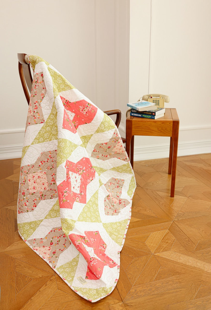 Crib Size - Flower in Whites Quilt