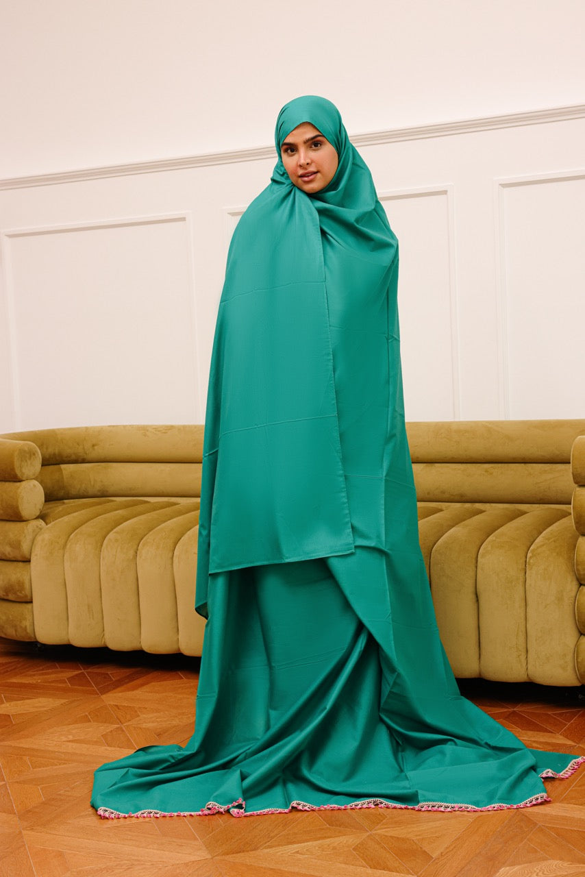 Praying Sheila - Emerald Fuchsia