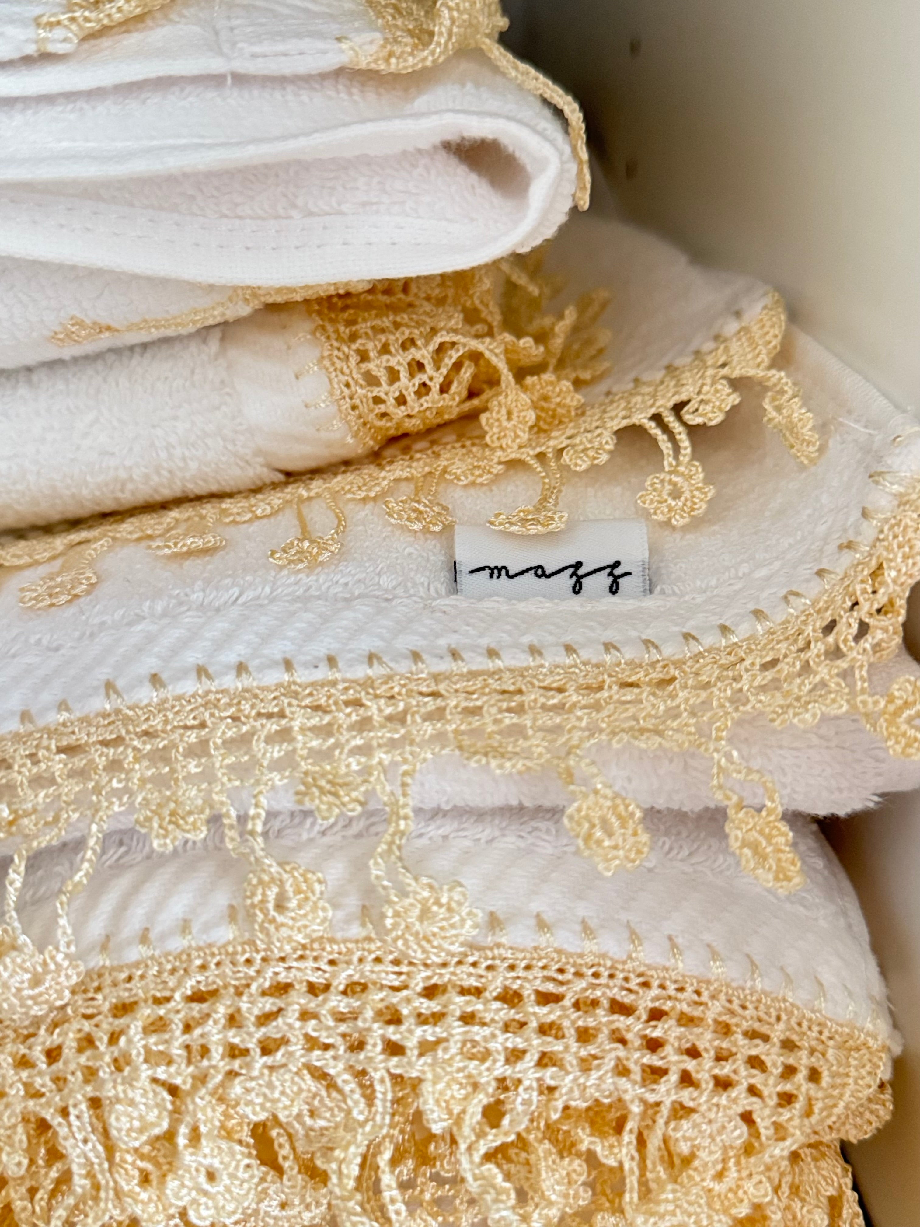 Towel Set - Dangling Beige Flowers