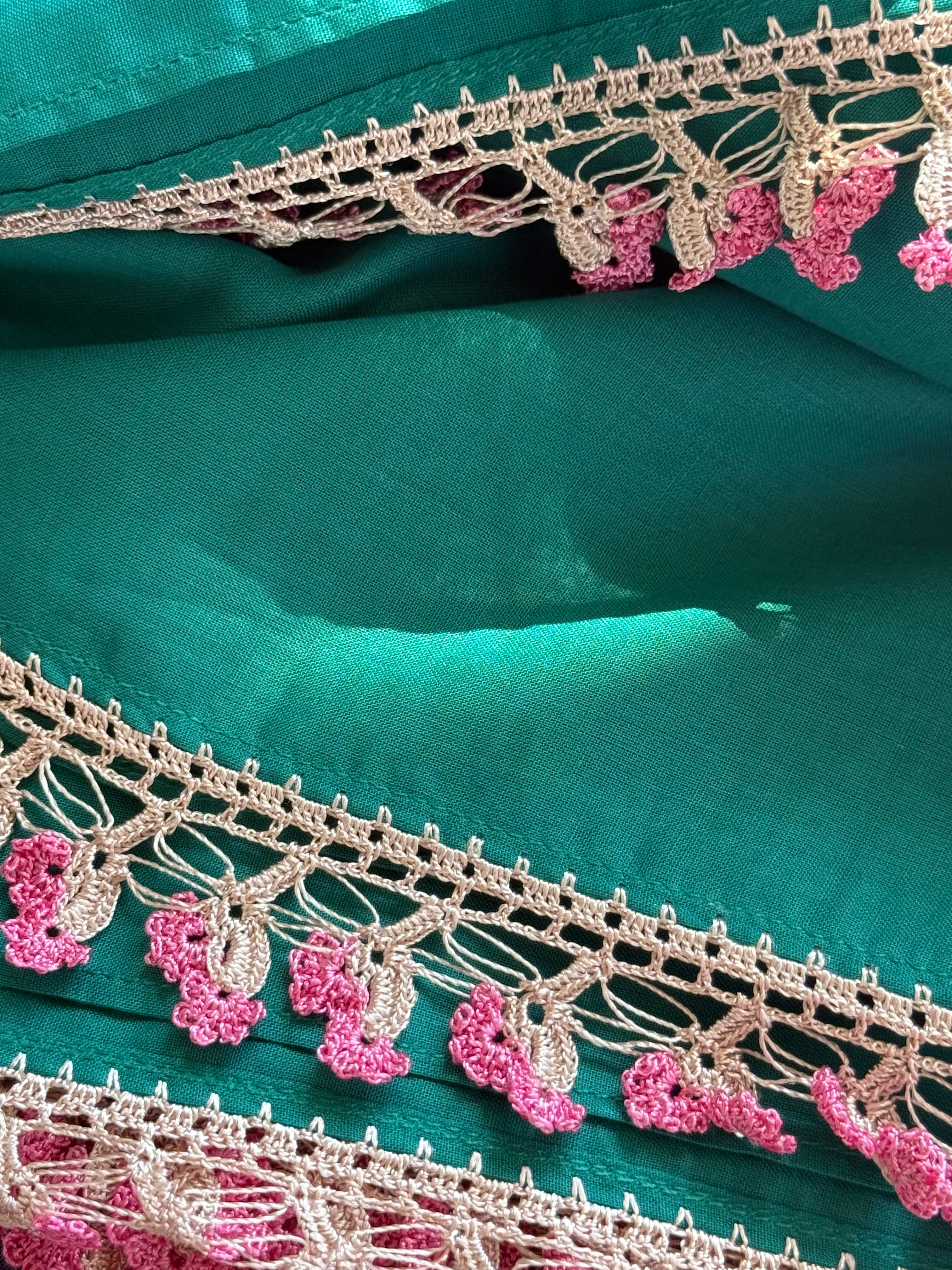 Praying Sheila - Emerald Pink