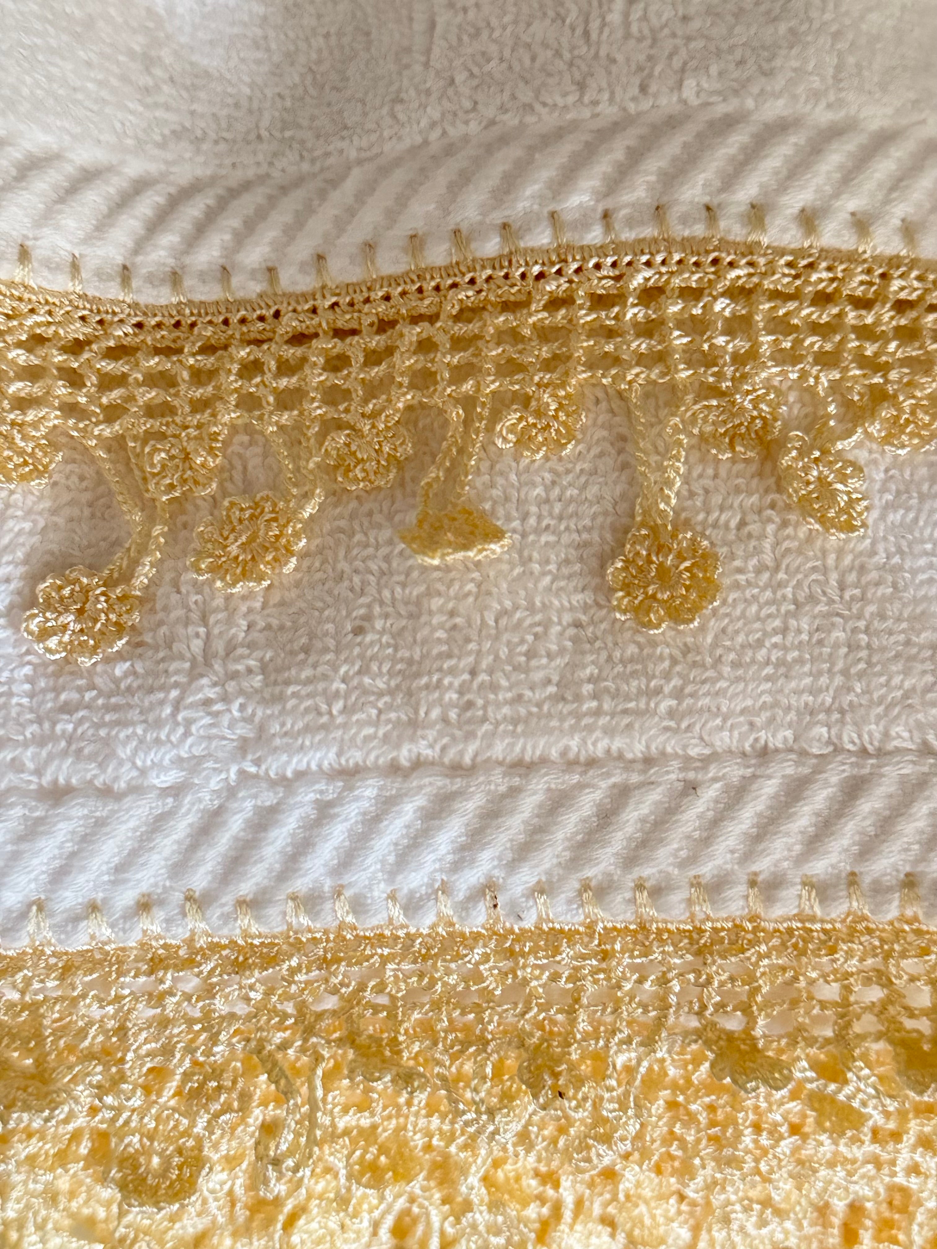 Towel Set - Dangling Beige Flowers