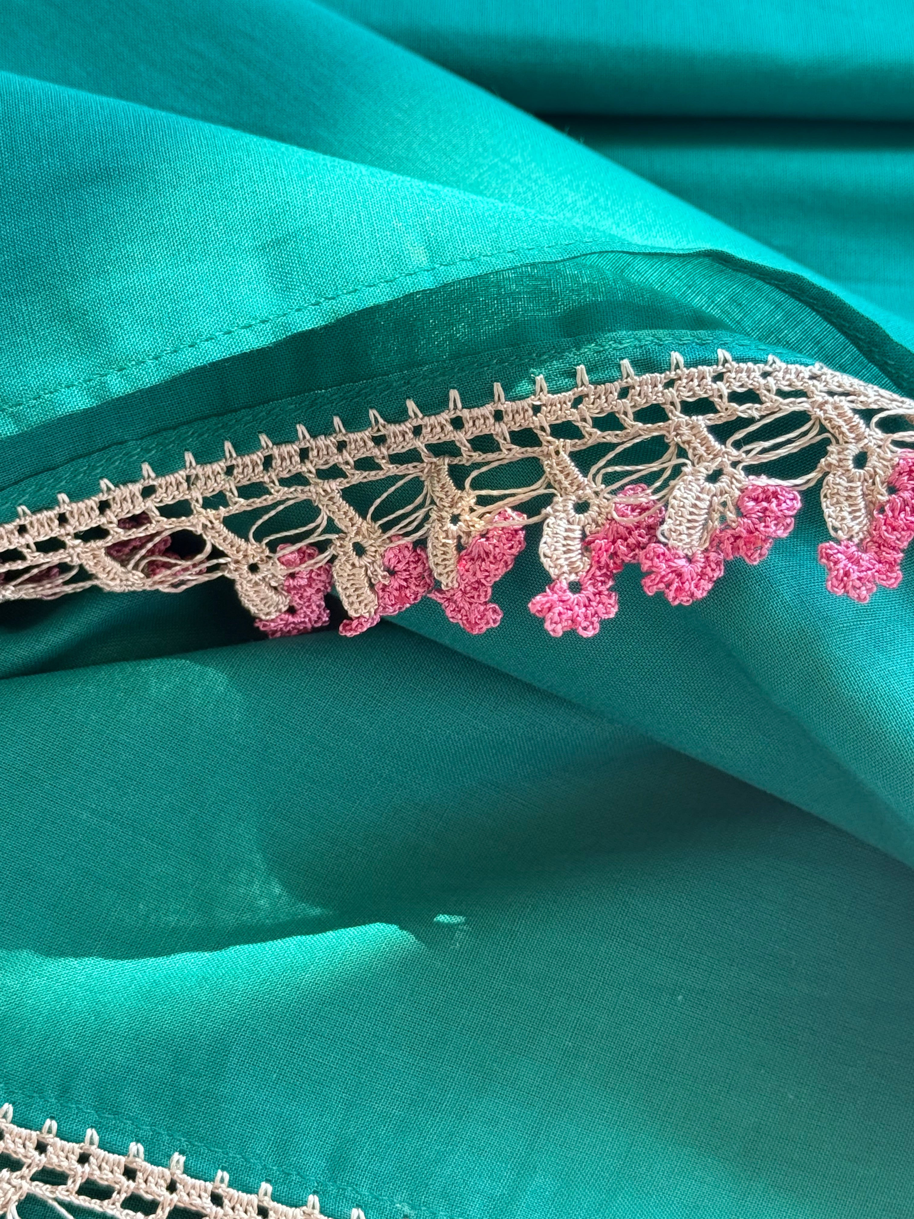 Praying Sheila - Emerald Pink